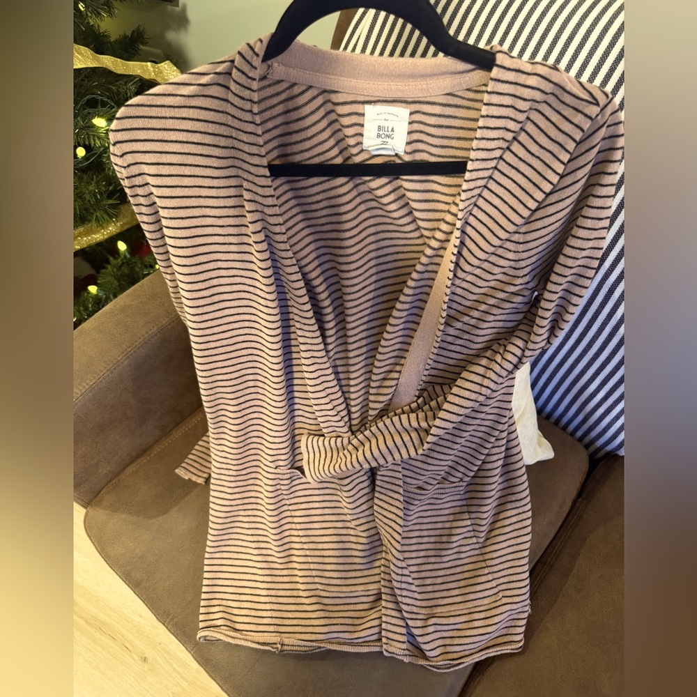 Billabong cardigan ✨